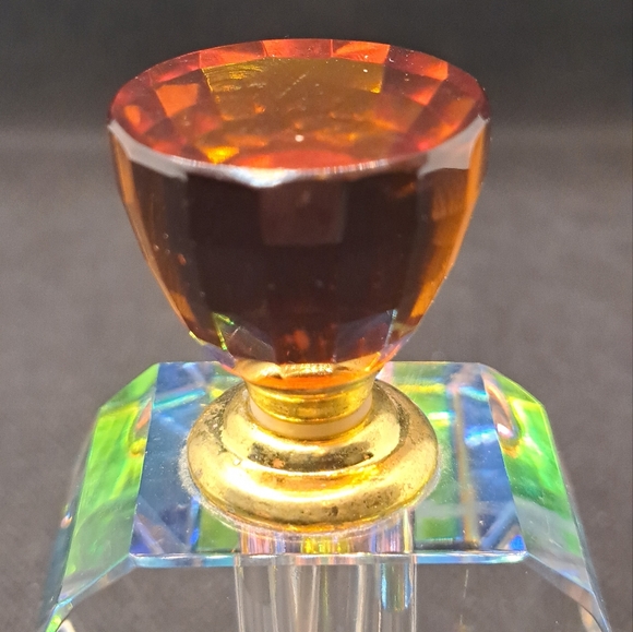 Clear Crystal Vanity Perfume Bottle Faceted Cut Red Stopper. - Picture 7 of 7